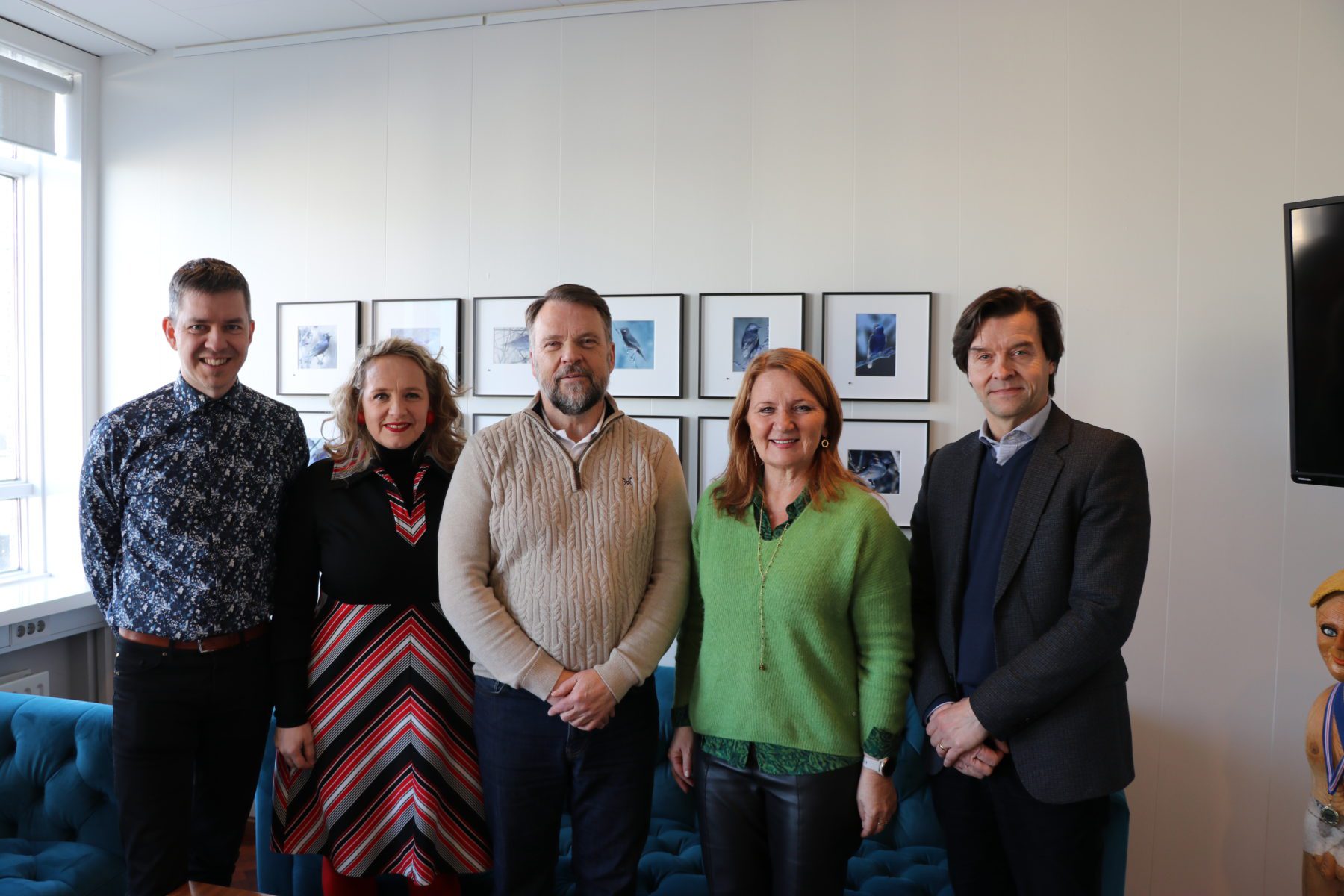 Andri Ómarsson, verkefnastjóri hjá Hafnarfjarðarbæ, áheyrnarfulltrúi Hafnarfjarðarbæjar í stjórn markaðsstofunnar, Thelma Jónsdóttir, framkvæmdastjóri Markaðsstofu Hafnarfjarðar, Örn H. Magnússon formaður stjórnar Markaðsstofu Hafnarfjarðar, Rósa Guðbjartsdóttir bæjarstjóri og Sigurður Nordal, sviðsstjóri stjórnsýslu hjá Hafnarfjarðarbæ.