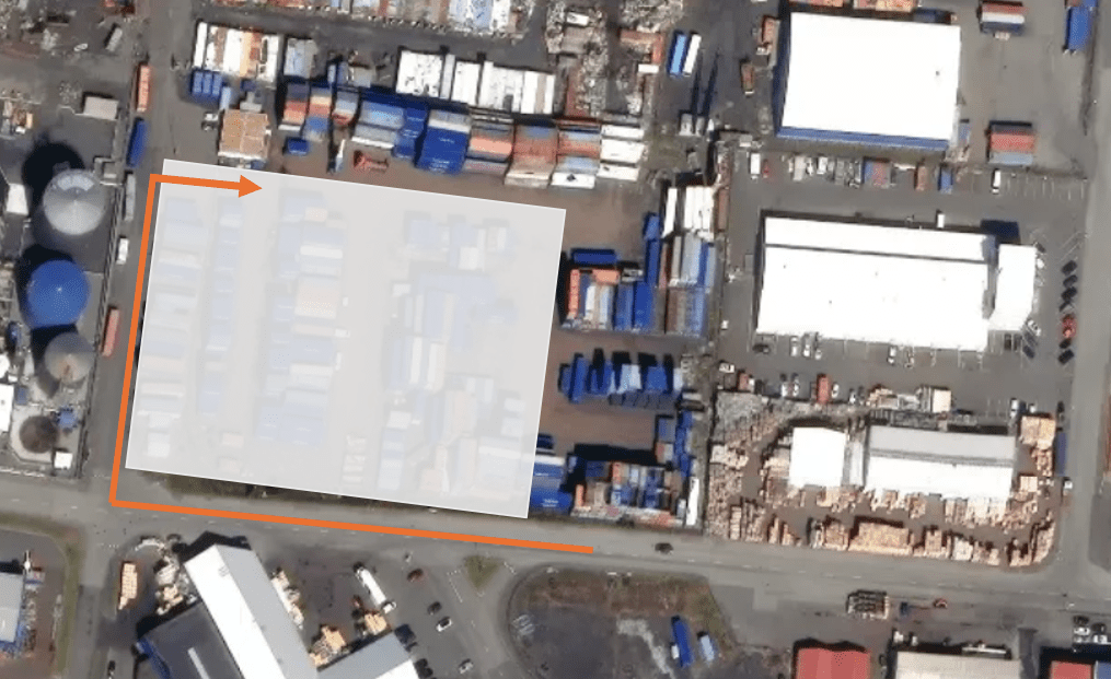 26 Óseyrarbraut. There is plenty of room for the cars there.